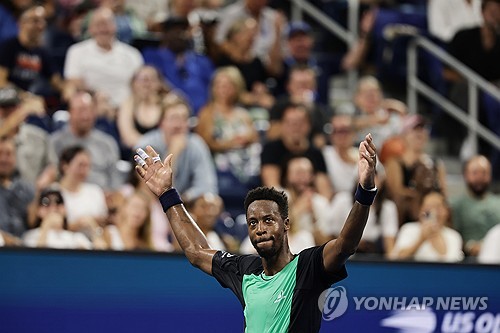 Learner Tien Makes Mark in High-Stakes Match Against Jakub Mensik