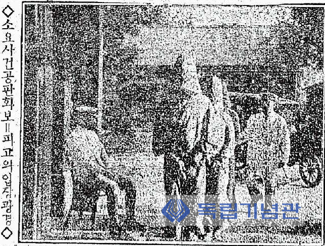 김기홍 - 법정에 들어가는 피고인 사진 보도(『동아일보』 1920.7.23)