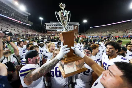Washington Huskies Dominate Washington State in Apple Cup Clash