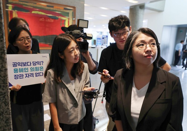 국민의힘 장동혁 대표와 정점식 원내대표 등 지도부가 3일 국회에서 열린 최고위원회의에 참석하기 위해 회의실로 향하고 있다. 2026.9.3 연합뉴스