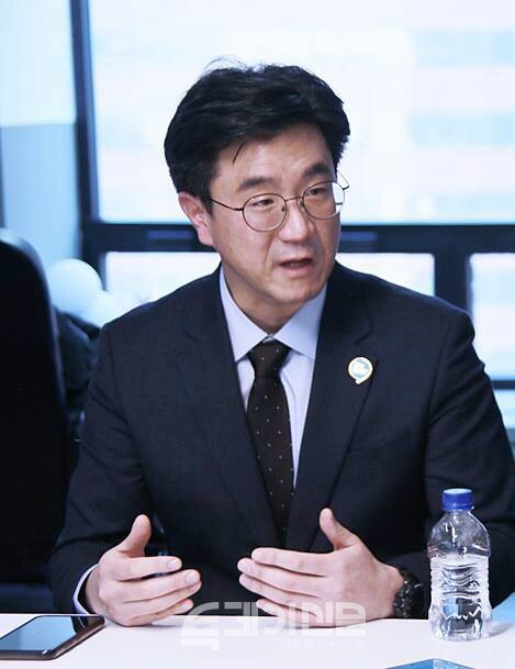 [대선후보 직격인터뷰] 기본소득 일타강사, 대선후보 되다···오준호 기본소득당 대통령 후보
