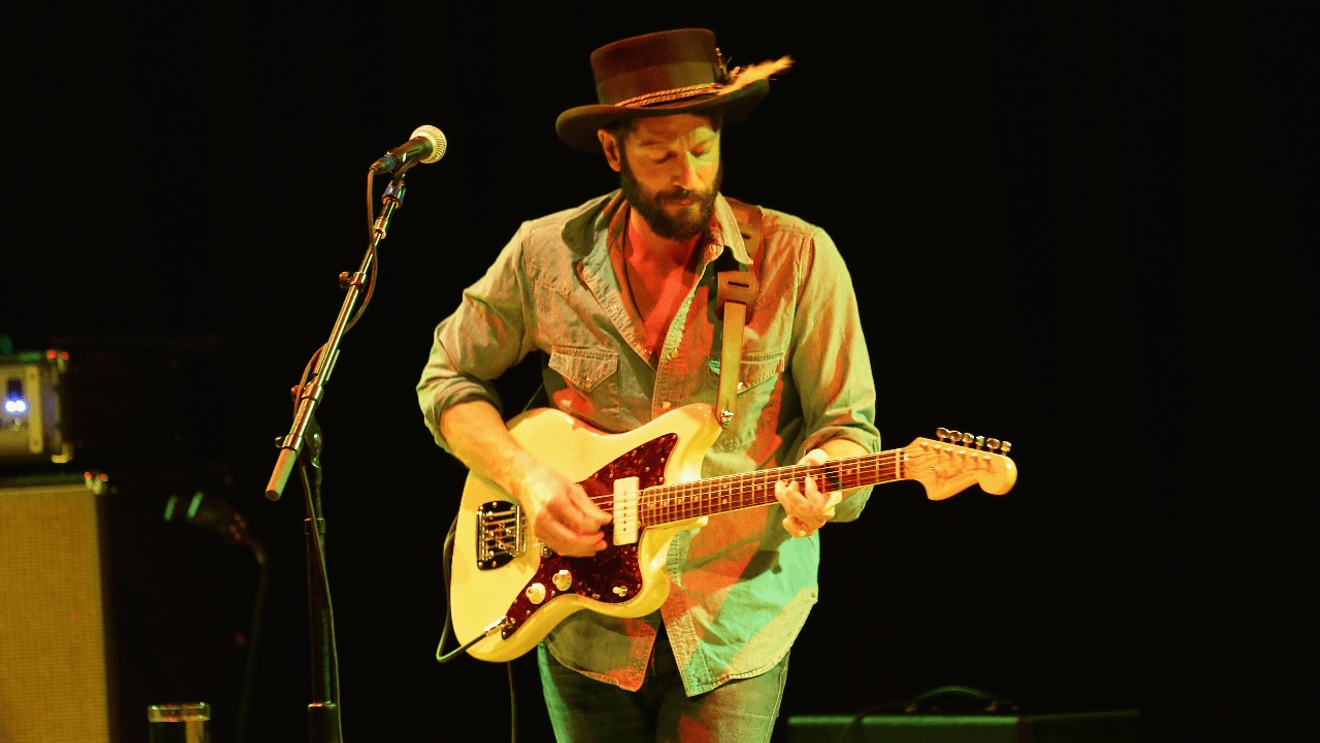 Ray LaMontagne's Nashville Concert Interrupted by Collapse
