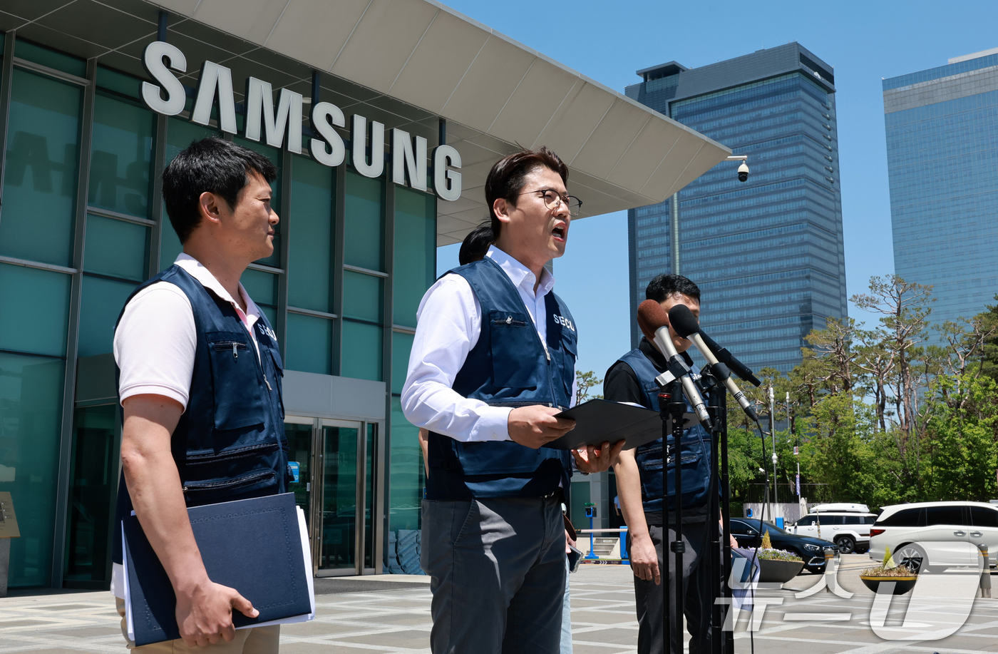 노사 임금협상 잠정합의안 관련 성명서 발표하는 삼성전자 동행노조