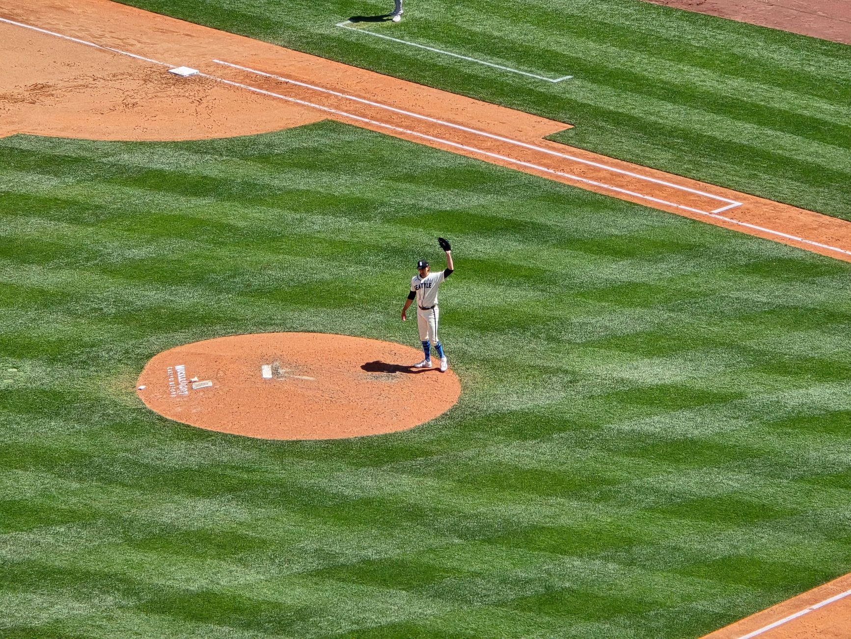 Texas Rangers and Seattle Mariners Set for Three-Game Series