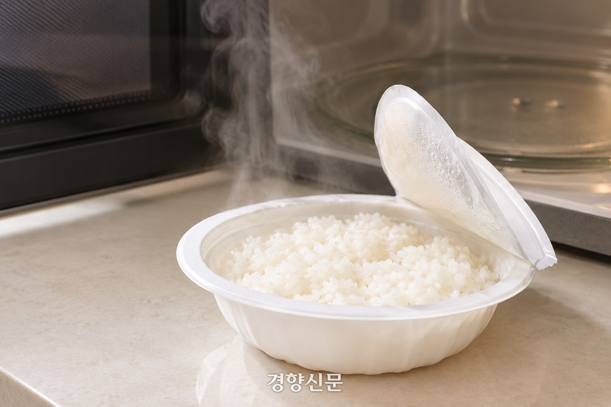 “햇반 데웠는데 쿰쿰한 냄새” 나만 느낀 게 아니었네… 연구가 밝힌 냄새 정체