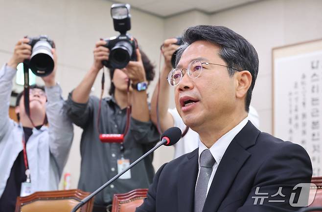 김승원 법무부 장관 후보자가 15일 서울 여의도 국회 법제사법위원회에서 열린 인사청문회에서 의원 질의에 답변하고 있다. 2026.9.15 ⓒ 뉴스1 신웅수 기자