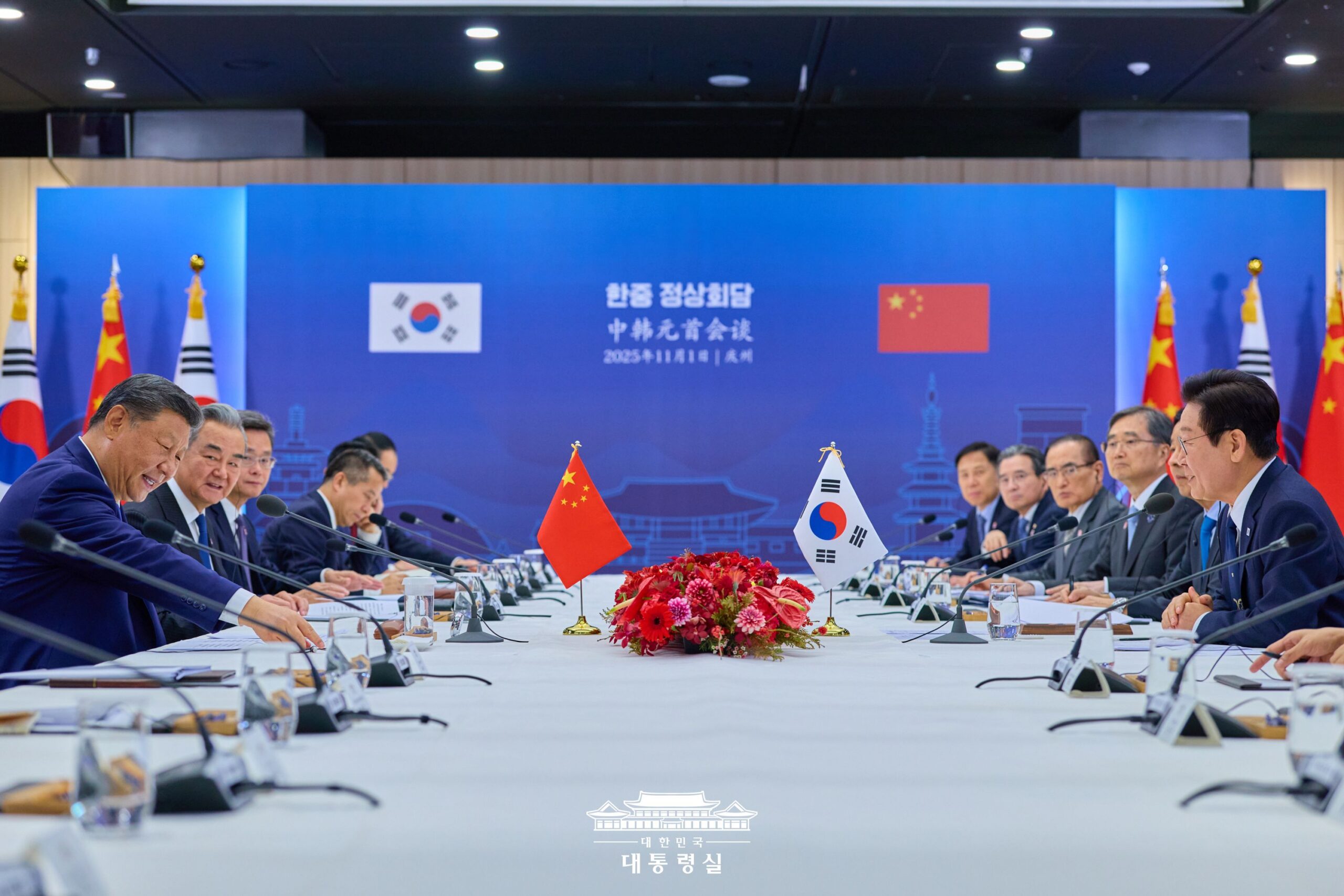 시진핑 주석 국빈방한 관련 위성락 국가안보실장 브리핑  https://www.president.go.kr/newsroom/briefing/QTDgAVBR  @출처 대통령실 홈페이지 바로가기   이재명 대통령께서는 11월 1일 11년 만에 한국을 국빈으로 방문한 시진핑 중국 국가주석과 취임 이후 첫 정상회담을 가졌습니다.     이번 정상회담을 통해서는 양 정상 간 ‘민생이 가장 중요하다’는 공감대를 바탕으로 양국 국민의 민생에