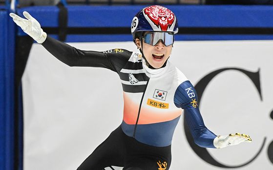 지난 2023년 10월 월드컵 2차대회 남자 1500m에서 우승한 김건우. AP=연합뉴스 